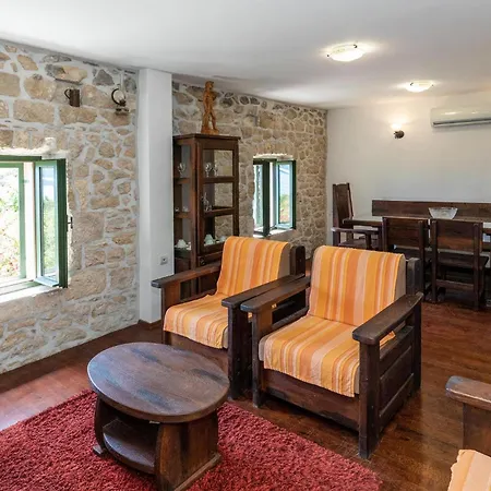 Vakantiehuis Awesome In *